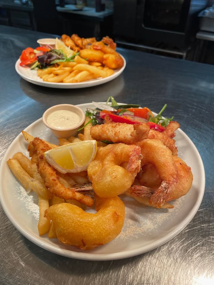 Featured image for “$19.90 Weeknight Winners: Dinner Specials at Club Sapphire”