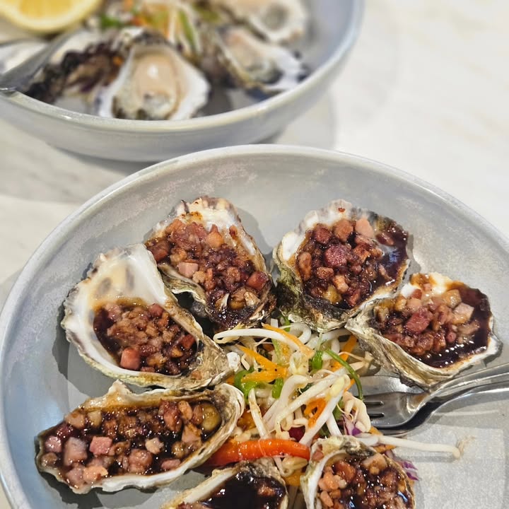 Featured image for “Best of Both Worlds: Natural vs. Kilpatrick Oysters at Club Sapphire”